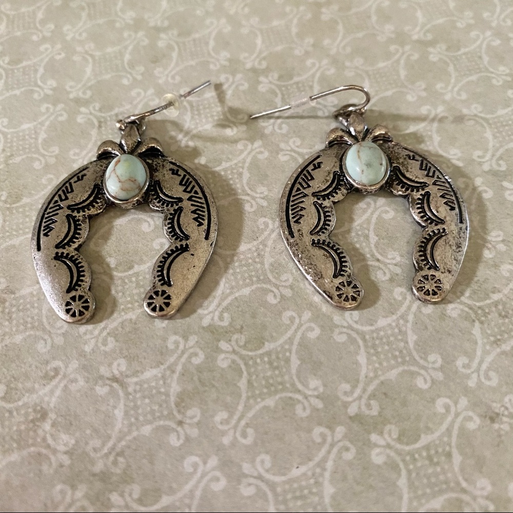 Horseshoe earrings - Picture 2 of 3
